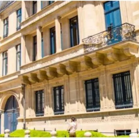 Modern 2 Bedrooms Flat In Center With Parking-3a Appartement *