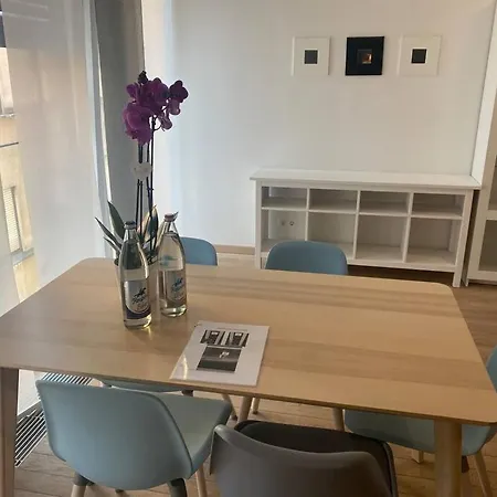 Modern 2 Bedrooms Flat In Center With Parking-3a *