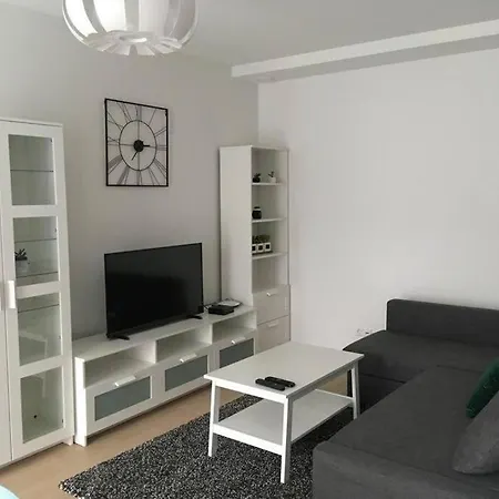 Apartment Modern 2 Bedrooms Flat In Center With Parking-3a *