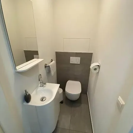Apartment Modern 2 Bedrooms Flat In Center With Parking-3a